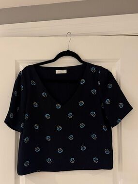 Babaton Navy V-Neck Short Sleeve Top with Blue Floral Dots